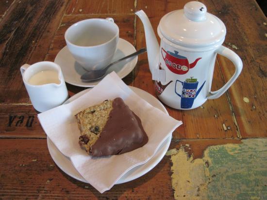 Moka East Cafe at the View Tube